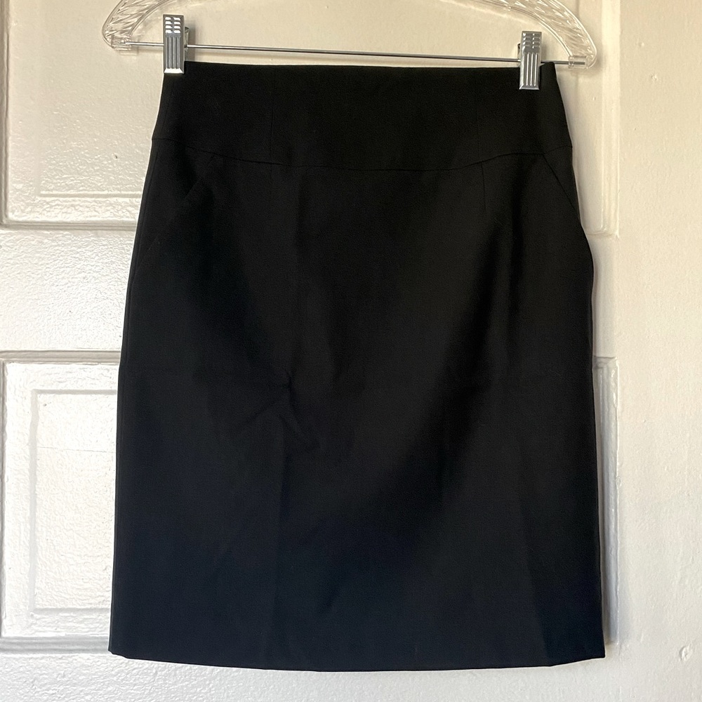 Banana Republic black pencil skirt. Like New! Size 0. Petite.